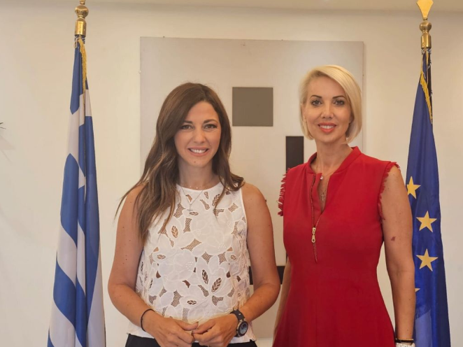 Συνάντηση της Μονογυιού με την Υπ. Παιδείας Σοφία Ζαχαράκη. 30 εκ ευρώ για τα σχολεία των Κυκλάδων