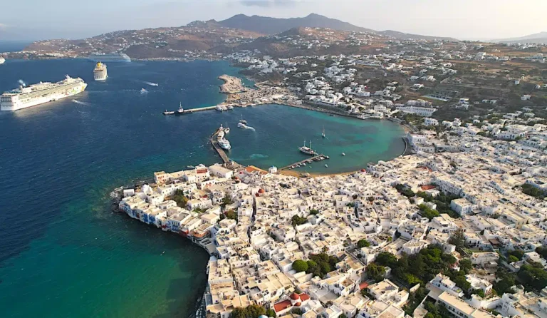 Watch GreekReporter walk you through the magnificent tiny streets of “matogiannia” !